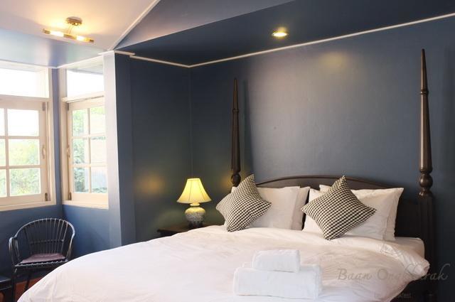 Baan Ongkharak Bed & Breakfast (Adults Only) Бангкок Экстерьер фото